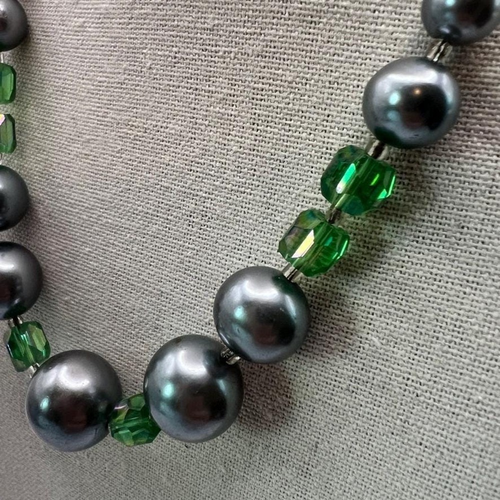 Vintage 1950s Japan Necklace Gray Faux Pearl Green Crystal Beads Mid-Century MCM - Picture 5 of 10